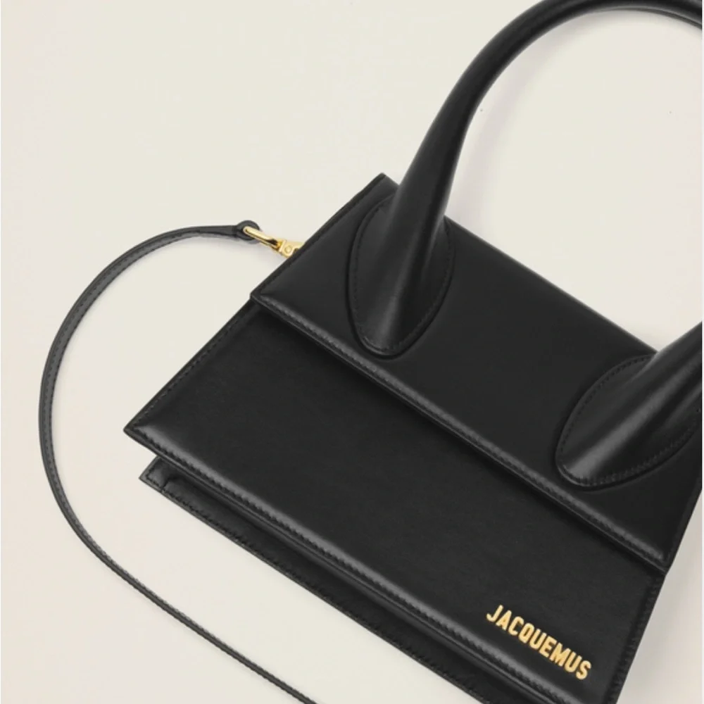 Jacquemus Black Mini Bag with Geometric Design - Picture 3 of 7